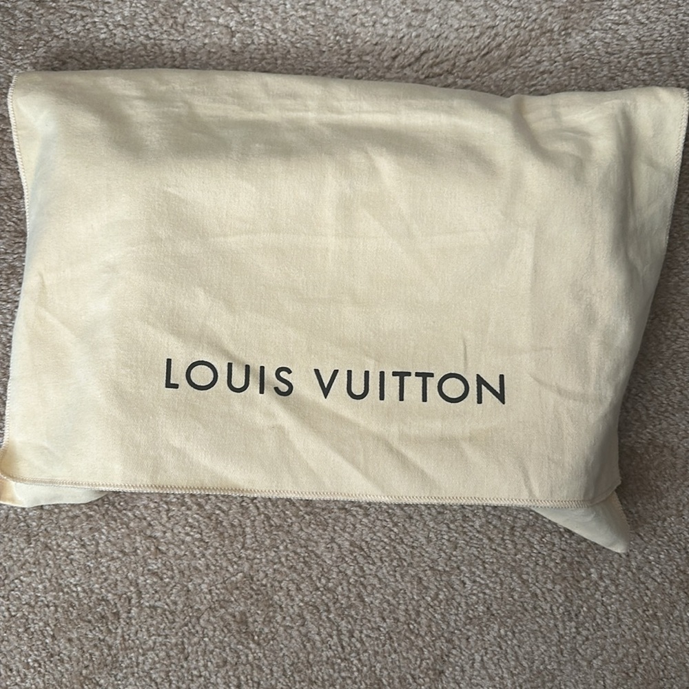 Louis Vuitton Monogram Trocadero
GM (30) Crossbody - Picture 12 of 12